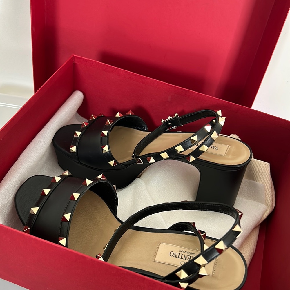 VALENTINO ROCKSTUD SANDAL pumps 37.5 size 7 in US